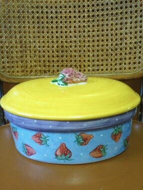 Fruit Punch Ceramic Colorful Strawberry Casserole Dish & Lid, Essex Collection
